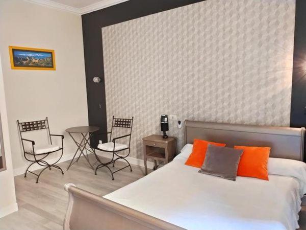 Hotel" La Tour De L'Horloge " Rivesaltes Kültér fotó