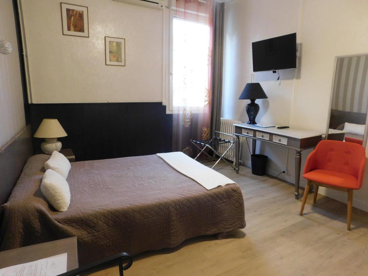 Hotel" La Tour De L'Horloge " Rivesaltes Kültér fotó