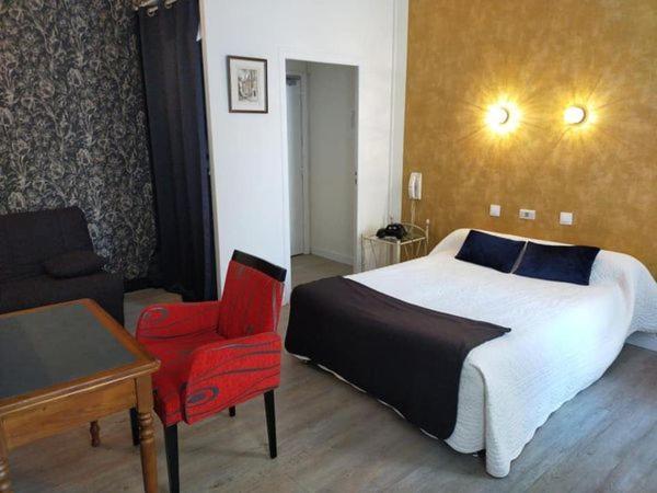 Hotel" La Tour De L'Horloge " Rivesaltes Kültér fotó
