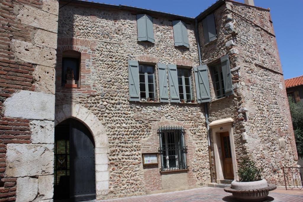 Hotel" La Tour De L'Horloge " Rivesaltes Kültér fotó