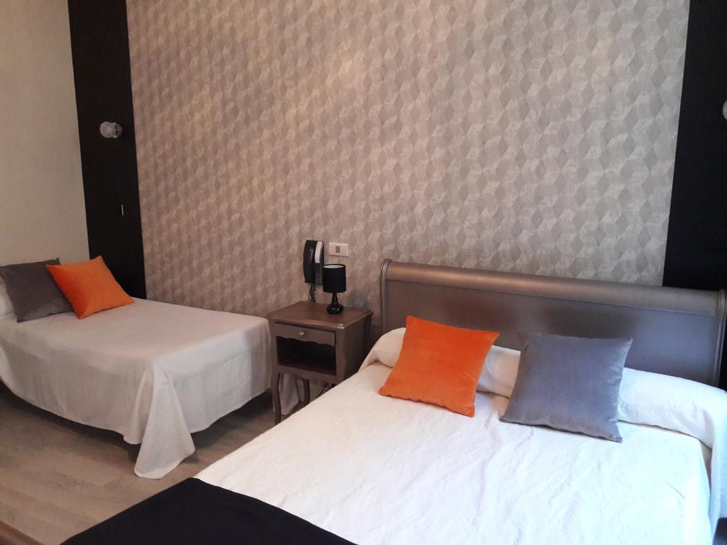 Hotel" La Tour De L'Horloge " Rivesaltes Kültér fotó
