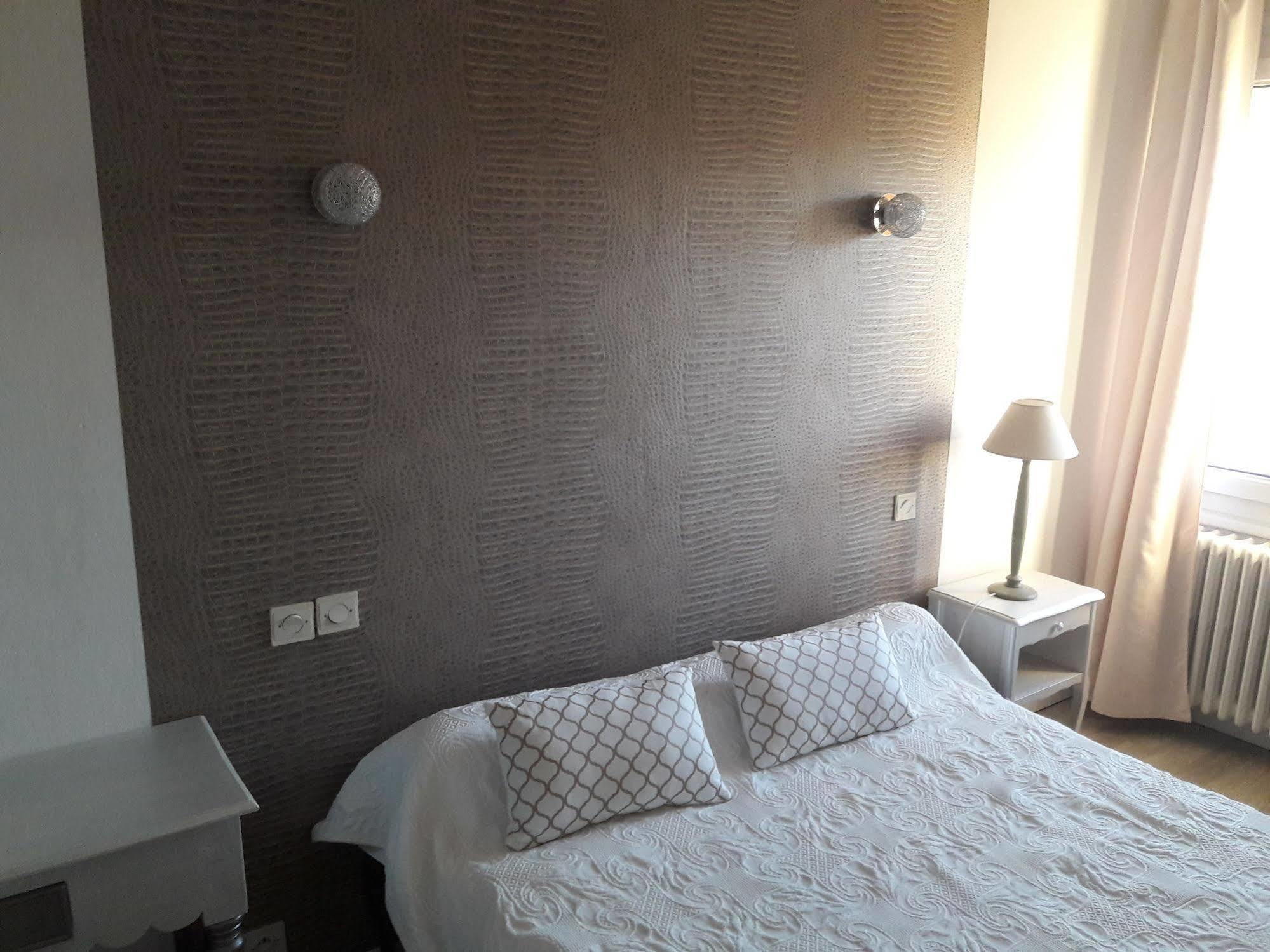 Hotel" La Tour De L'Horloge " Rivesaltes Kültér fotó